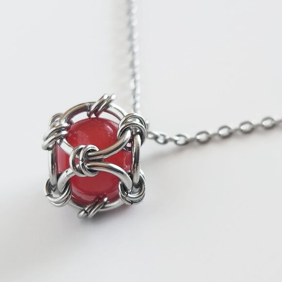 Antique gothic red pearl chainmaille necklace with a small silver chain - Picture 5 of 6